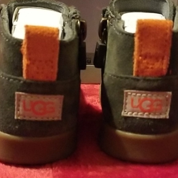 UGG Boots - Picture 4 of 5